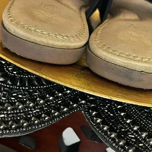 WOMENS CLIFFS FLAT BLACK SANDALS EUC SIZE 7 - Picture 5 of 11